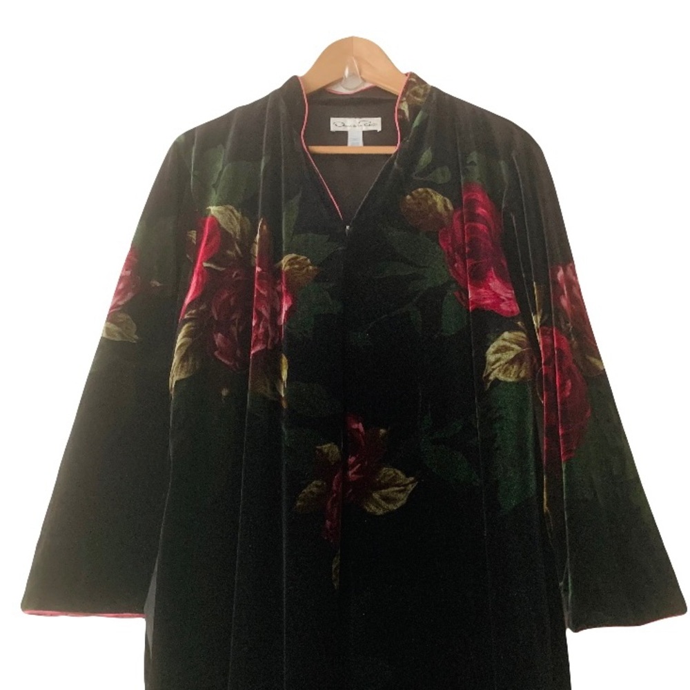 Oscar de la Renta Sleepwear Floral Velvet Robe - Black and Red - Picture 3 of 8